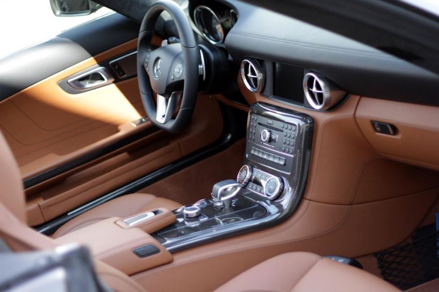  Mercedes-Benz SLS AMG Roadster 2012 года  (фото 92 из 198)